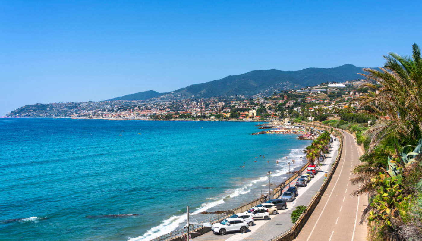 Nice car tour : Luxotica is proposing you a private visit of the city
